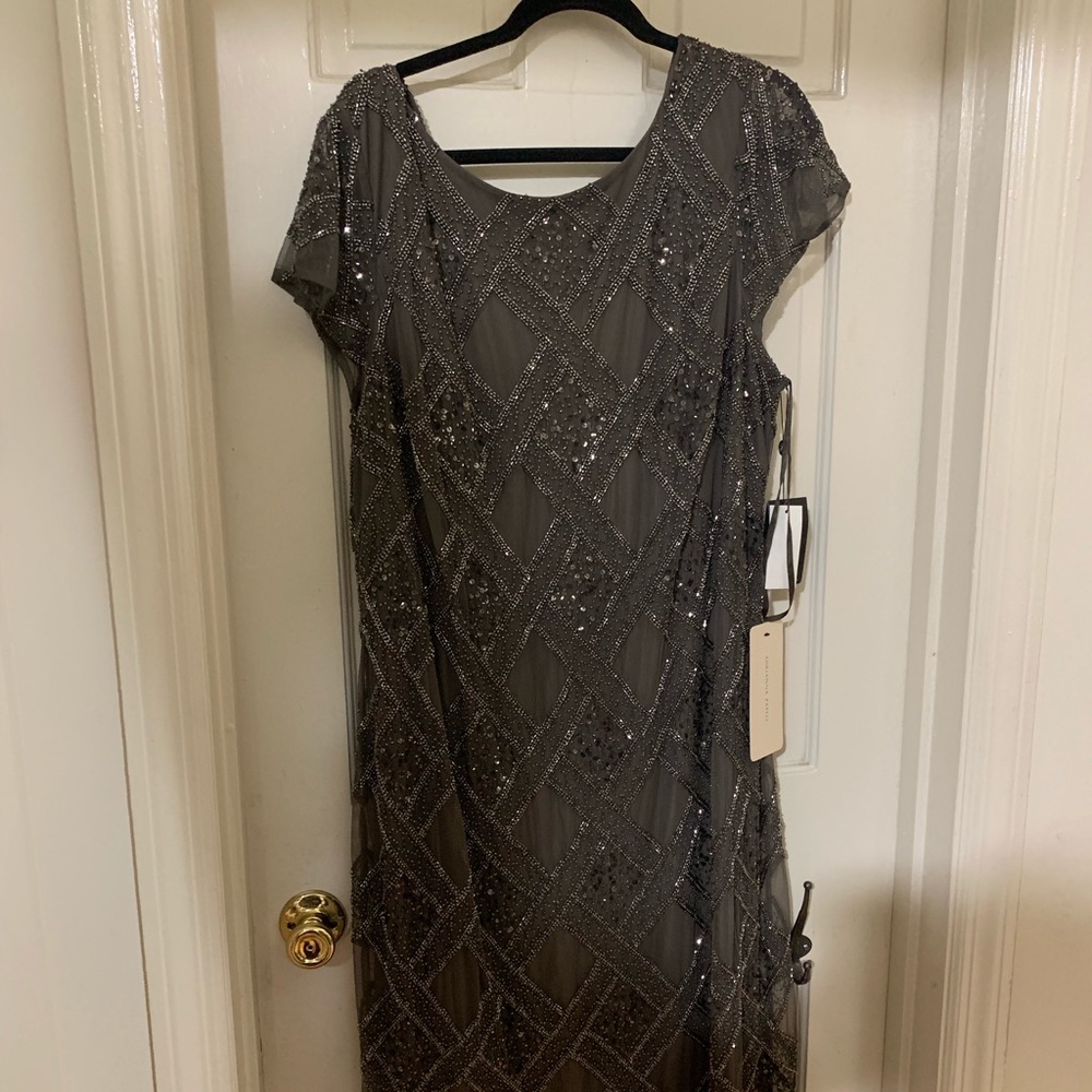 Adrianna Papell 22W lead color short beaded dress